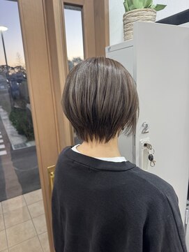 カスミ(kasumi) ショートカット×くすみカラー