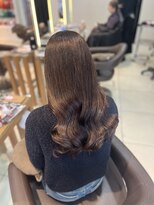 ロハスバイケンジ(LOHAS by KENJE)&nbsp;赤みを抑えたブラウンロングヘア