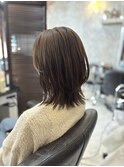 くびれボブ　オリーブベージュ
