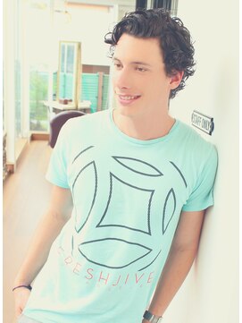 ジジバイワースホワイル(jiji by WORTH WHILE) 外国人風　強いくせ毛の活かし方