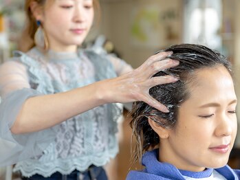 シエル CIEL ヘアー アンド メイク Hair & Makeの写真/《とろ～り気持ち良い極上アロマスパ.+☆》心地の良いタッチで頭皮を揉み解しコリ解消&美髪に導きます♪