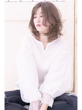 ヘアーメイク ラグズ(Hair Make Luxtz) ローウルフ/ナチュラルカラー/斜めバング/ことりベージュ