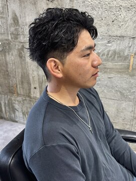 ニアウ 太田店(Niau) リバースショートニュアンスパーマセンターパートウルフ刈り上げ