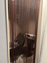 アロマ香る、暗闇個室での施術になります。人の目を気にせずにリラックスしていただけます。