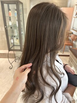 透明発色ラインカラーや、ハイライトデザインカラーが人気◎透明感カラーなど、幅広く対応しています☆