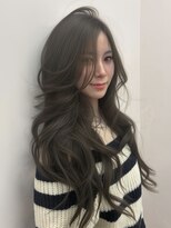 ダズリングディア(Dazzling Deer)&nbsp;グレージュ／ダークトーン／ロング／レイヤーカット／巻き髪