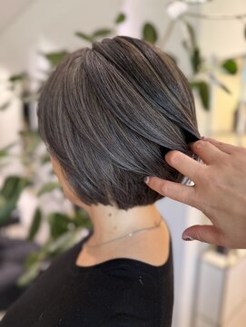 ステア ケース(stair case) 白髪×ハイライトで透明感アップ 白髪ぼかしカラー