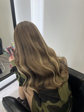 バズ サッポロ バイ フィーネ(BuzZ sapporo by Fi-Ne) エクステでハイライトとローライト