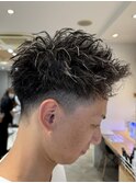 ハイライト　メッシュ　ツイスパ　アップバング　刈り上げ