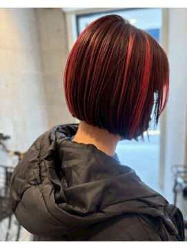 ロッカヘアエジェ(ROCCA hair eje.) 似合わせカットレッドインナーカラー×切りっぱなしボブ