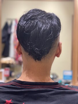 フォーコーナーズ(Four Corners) ☆首のラインをキレイにVフェード☆