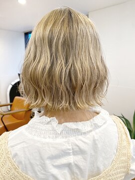 ノラキチジョウジ(NORA KICHIJOJI) 切りっぱなしボブ　ハイトーンカラー　ミニボブ