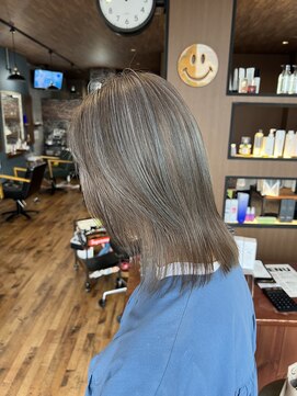 ロイズ ヘアデザイン アンド スパ(LOES) デザインカラー×白髪ぼかしハイライト×グレージュ