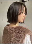 切りっぱなし外ハネボブ前髪なし黒髪大人ボブチェリーブラウン