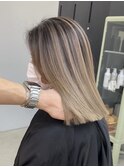 ミルクティーベージュバレイヤージュ切りっぱなしボブ