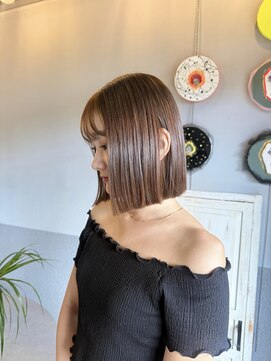 イェスオキナワ(yes okinawa) ヘーゼルブラウンカラーと切りっぱなしボブ