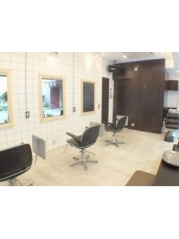 しっかりカウンセリングを行い、気になり始めの白髪もファッションカラーと変わらない質感に仕上げます◎