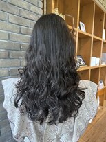 ロベルシ(ROVERSI) 乾かすだけで完成する、大人ゆるデジタルパーマ