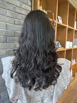 ロベルシ(ROVERSI) 乾かすだけで完成する、大人ゆるデジタルパーマ