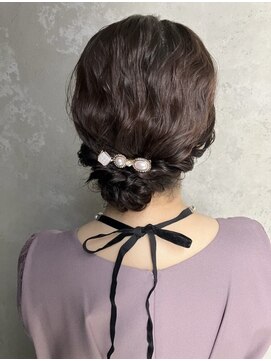コトナ(kotona) シニヨンアップスタイルヘアセットパーティーヘアセット結婚式