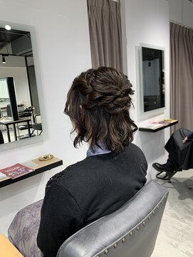 アリーズ シブヤ(ALLYS shibuya) ボブスタイルのハーフアップアレンジ