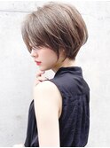 大人可愛い前髪長めの耳掛けショートボブアッシュブラウン小林