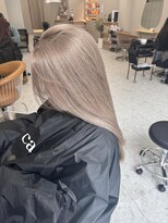 シカ 神戸三宮元町店(Cica)&nbsp;ハイトーン ミルクティーベージュ ブリーチ 三宮 元町