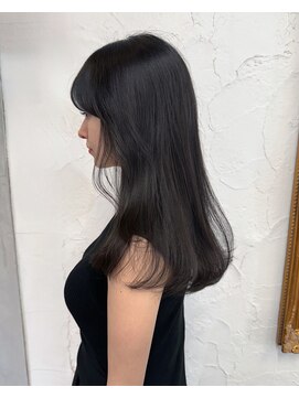 エル バイ ホーム(L by HOME) ロングヘア　重ためカット　流れる顔まわり　顔まわりカット