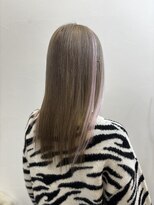 ラビス クローバー(Lovis clover) ショートボブ ニュアンスカラー センターパート