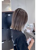 コントラストバレイヤージュグレージュ切りっぱなしボブ