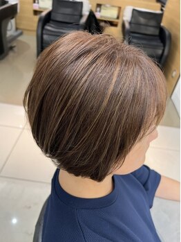 ユニークノベル 中央林間(unique novel)の写真/気になる白髪ぼかしやハイライトはお任せ！髪や頭皮に優しい薬剤を使用するため傷みが気になる方にも◎