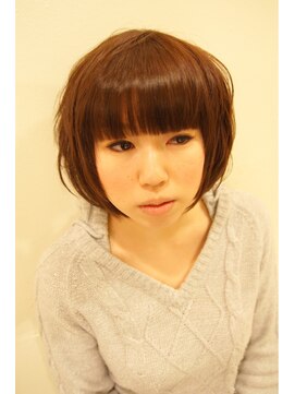 ネーブル(NAVEL) 前髪重めのナチュラルボブ