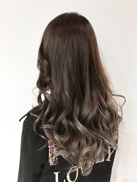 リリー シンジュク(Lilly) 【Lilly新宿】#グラデーション#グレージュ#艶髪#イルミナカラー