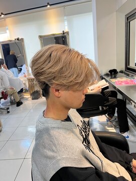 アイズ 海老名(AIZU) センターパート　ブランドカラー　ミルクティーベージュ