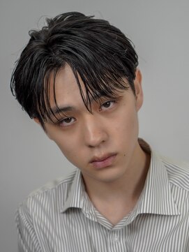 オーシャントーキョーオーバー 渋谷(OCEAN TOKYO OVER) 韓国ヘアカルマパーマカルマバングセンターパート黒髪ウルフ