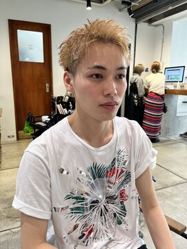 アイズ 海老名(AIZU) スパイキーショート メンズショート 短髪 アップバング ブリーチ