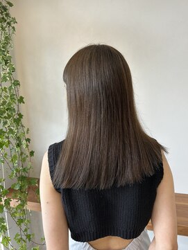 クベル(Kuvel) パツっとロング