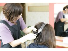 カラープラス 安城店の雰囲気（施術前にしっかりとカウンセリング★お色も豊富にご用意◎）