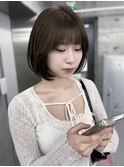 ミニボブ×透明感たっぷりオリーブベージュ