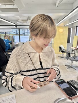 ヒビヲ(HIBIO) ショートボブ切りっぱなしボブタッセルボブベージュカラー横浜