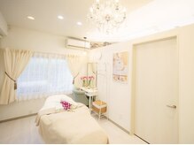 Hair&Esthe Salon TRIMの雰囲気（レディースブース。華やかで落ち着いた空間での施術になります。）