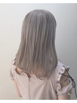 ラックスビー オオサカ  梅田茶屋町店(LUXBE OSAKA) ホワイトグレージュ