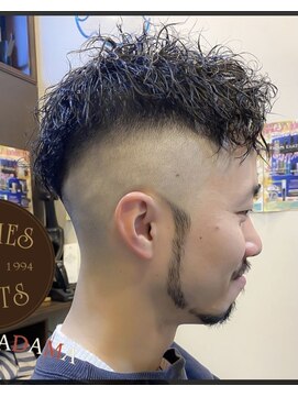 バーバー アカダマ フェードカット