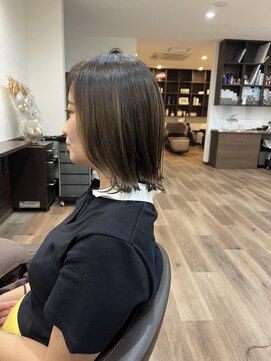 ベルスタ(BELSTA) バッサリ外ハネカット♪グレージュカラー♪