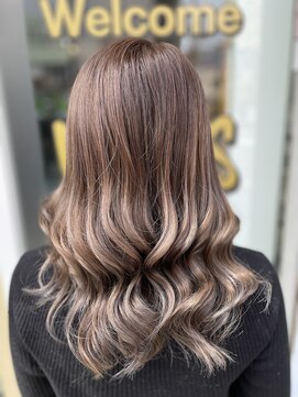 ラビス クローバー(Lovis clover) 大人かわいいヘア こなれミディ