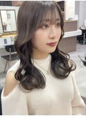 グレージュ×顔周りカット