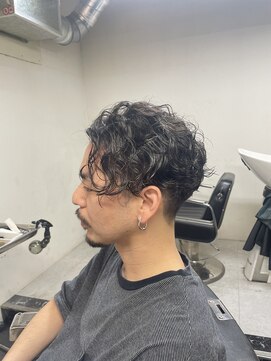 メリケンバーバーショップ フクオカ(MERICAN BARBERSHOP FUK) 波巻き束感ショートツーブロックマッシュアップバングコンマヘア
