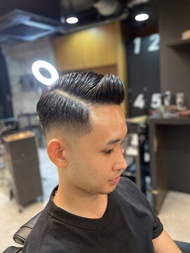 フランクスバーバー アンド ビアークラブ(FRANK'S BARBER and BEER CLUB) スキンフェード