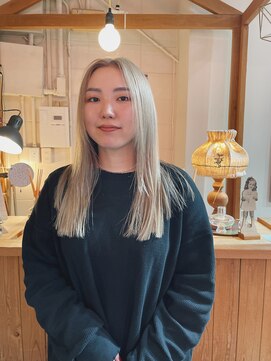 チカシツ(Chikashitsu) long hair/milktea beige