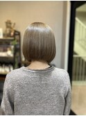 艶ハイトーンオリーブベージュボブ